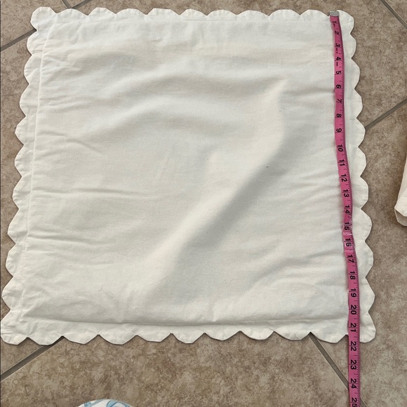 Zara Home Scalloped Pillow Covers - Picture 7 of 8